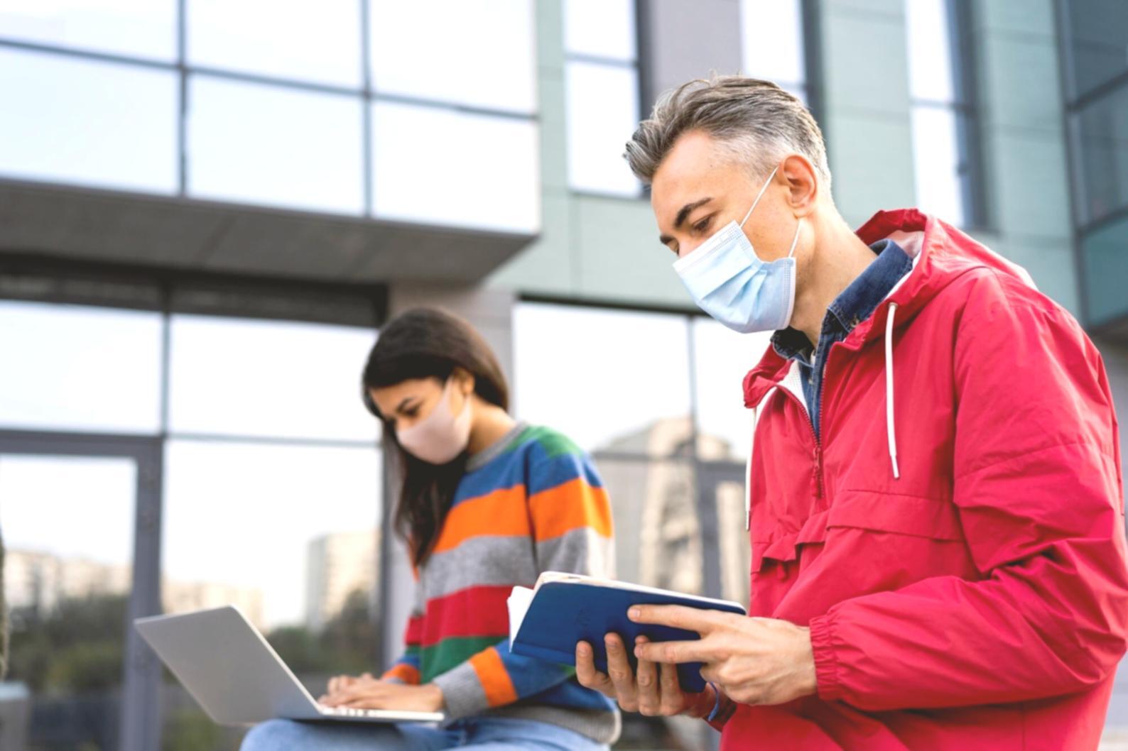 Student workspace setup for online English learning